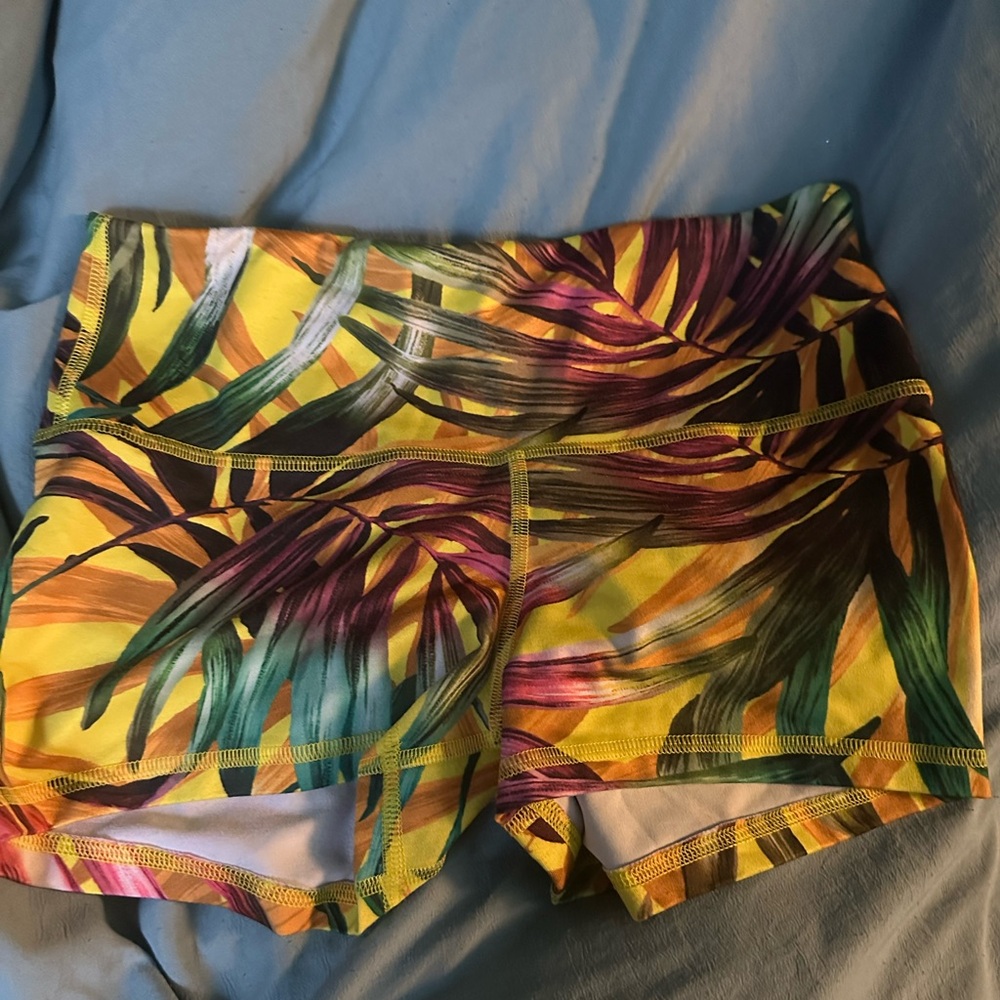 Fleos high waisted buttery soft.  Like new!!